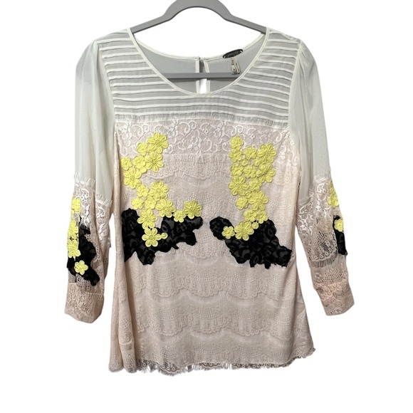 gimmicks by BKE Tops - Gimmicks by BKE Lace Sheer Floral Appliqué Top Womens Medium Boho Long‎ Sleeve